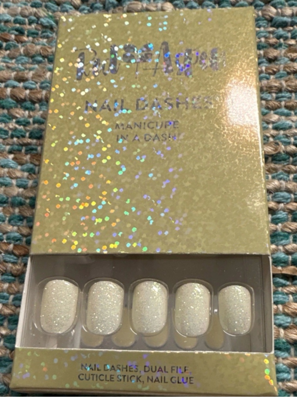 Press-On Nail Set in Shimmery Ivory Glitter - Nail Dashes